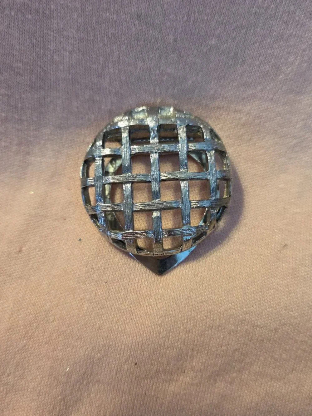 Vintage Silver-Tone Woven Dome Scarf Clip | Retro Textured Mesh Ring Scarf Holde